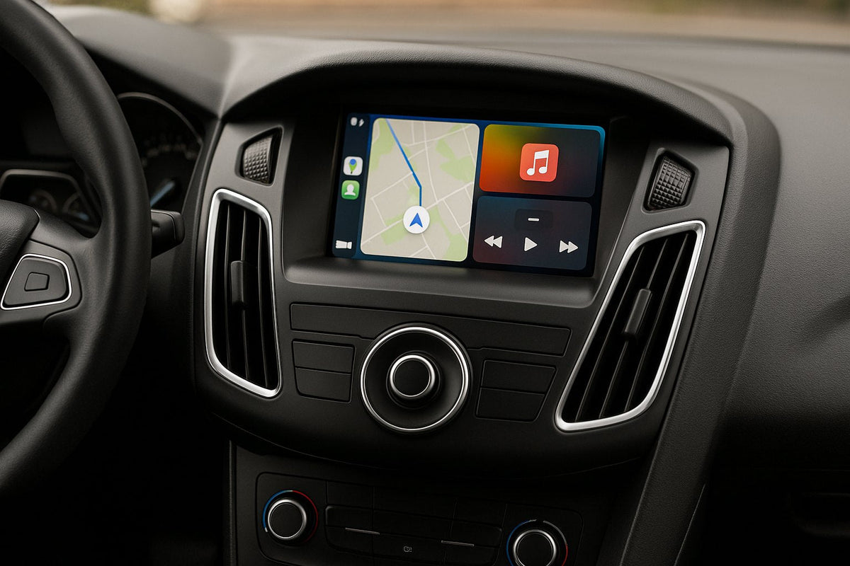 Ford Focus 3 équipée d'un écran CarPlay 9 pouces horizontal, molette et touches d'origine conservées sous l'écran