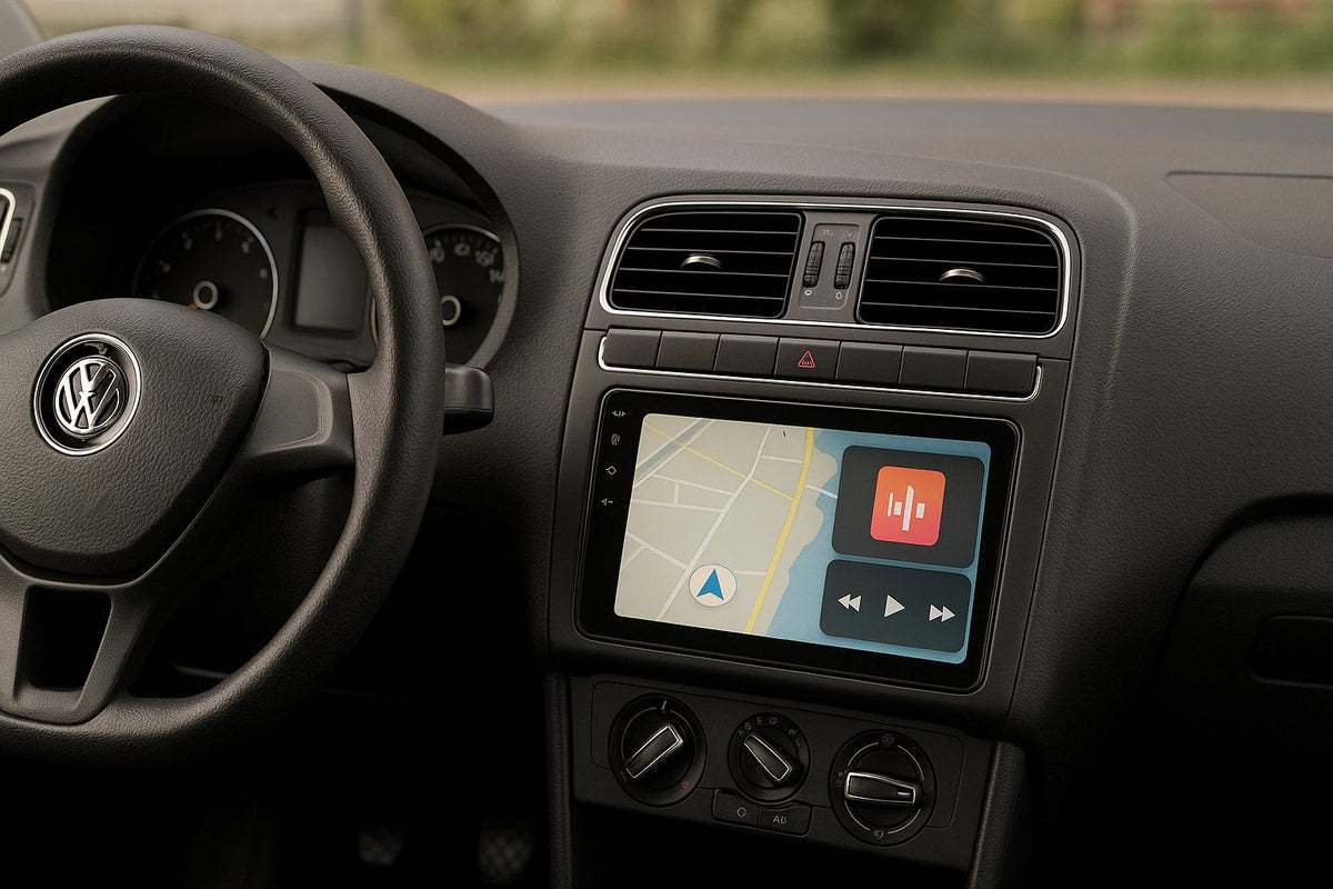 Volkswagen Polo 5 équipée du kit écran CarPlay intégré, logo Volkswagen au volant