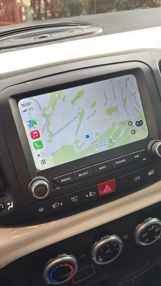 Autoradio CarPlay Fiat 500L avec écran tactile intégré