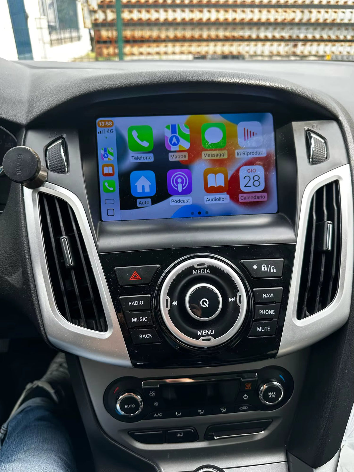 Autoradio CarPlay Ford Focus 3 avec écran tactile intégré