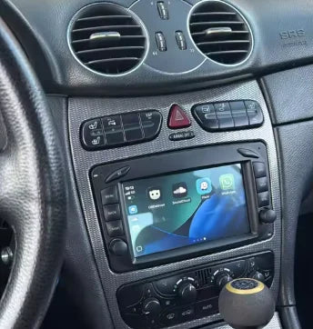 Autoradio CarPlay Mercedes Classe C W203 avec écran tactile intégré