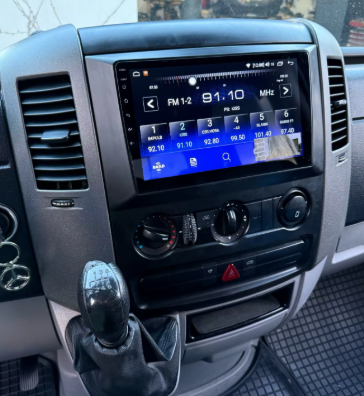 Autoradio CarPlay Mercedes Sprinter W906 avec écran tactile intégré