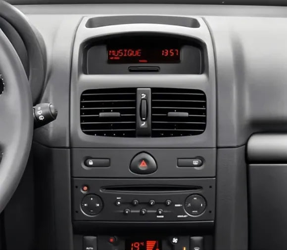 Autoradio CarPlay Renault Clio 2 avec écran tactile intégré