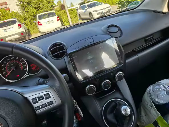 Façade autoradio dédiée à la Mazda 2 2007-2014