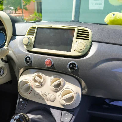 Façade autoradio dédiée à la Fiat 500 2007-2015