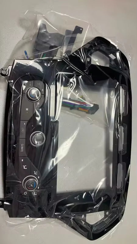 Façade autoradio dédiée à la Ford Mondeo 2010-2014