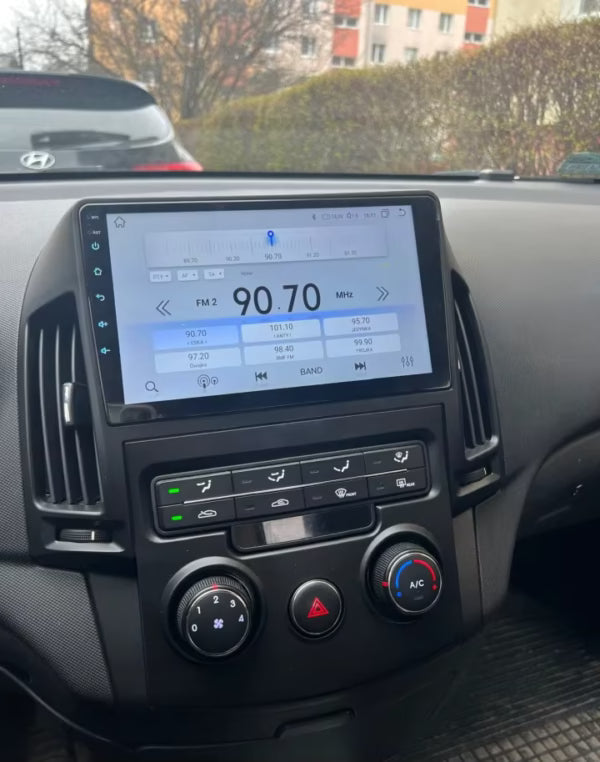Façade autoradio dédiée à la Hyundai i30 2006-2011