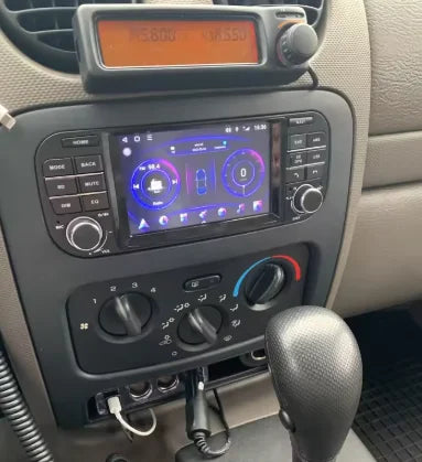 Façade autoradio dédiée à la Jeep Grand Cherokee 1999-2004