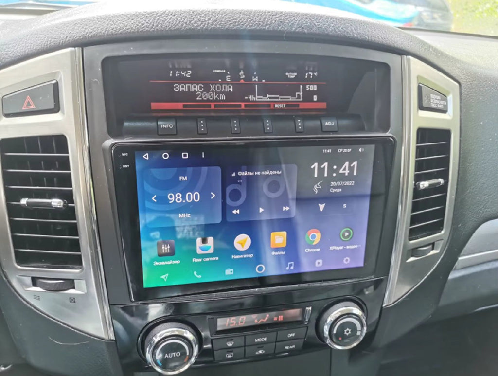 Façade autoradio dédiée à la Mitsubishi Pajero 4 2006-2014