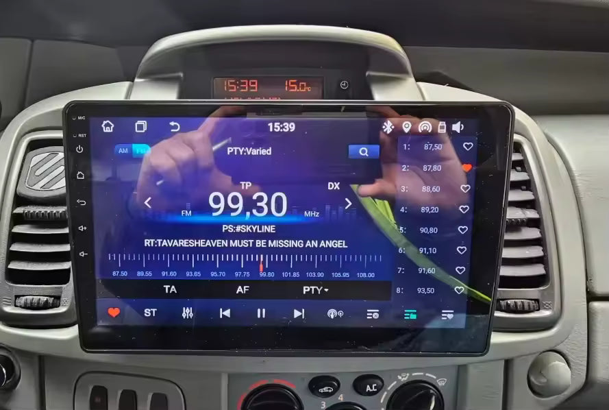 Façade autoradio dédiée à la Opel Vivaro 2006-2010