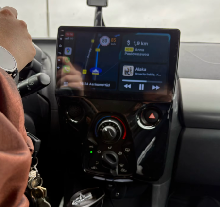 Façade autoradio dédiée à la Peugeot 108 2014-2021