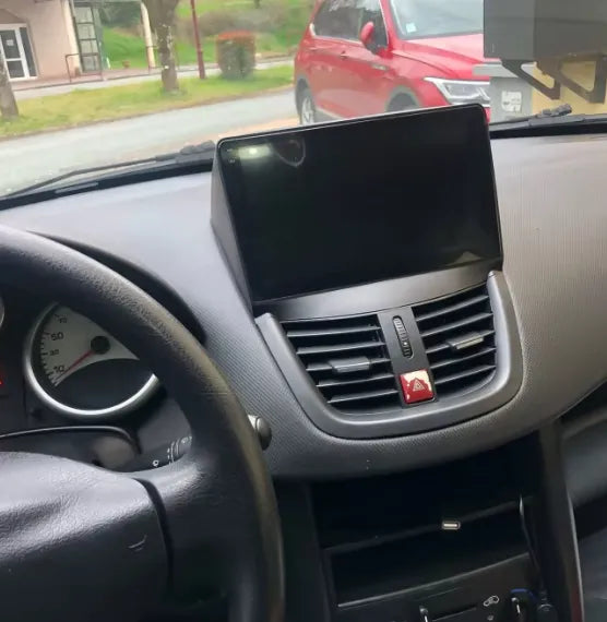 Façade autoradio dédiée à la Peugeot 207 2006-2015