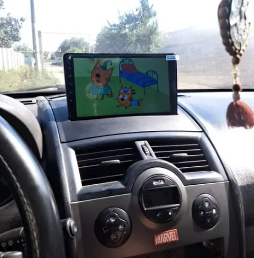 Façade autoradio dédiée à la Renault Mégane 2 2002-2009