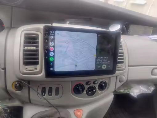 Façade autoradio dédiée à la Renault Trafic 2 2006-2010