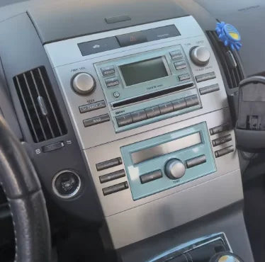 Façade autoradio dédiée à la Toyota Corolla 2003-2009