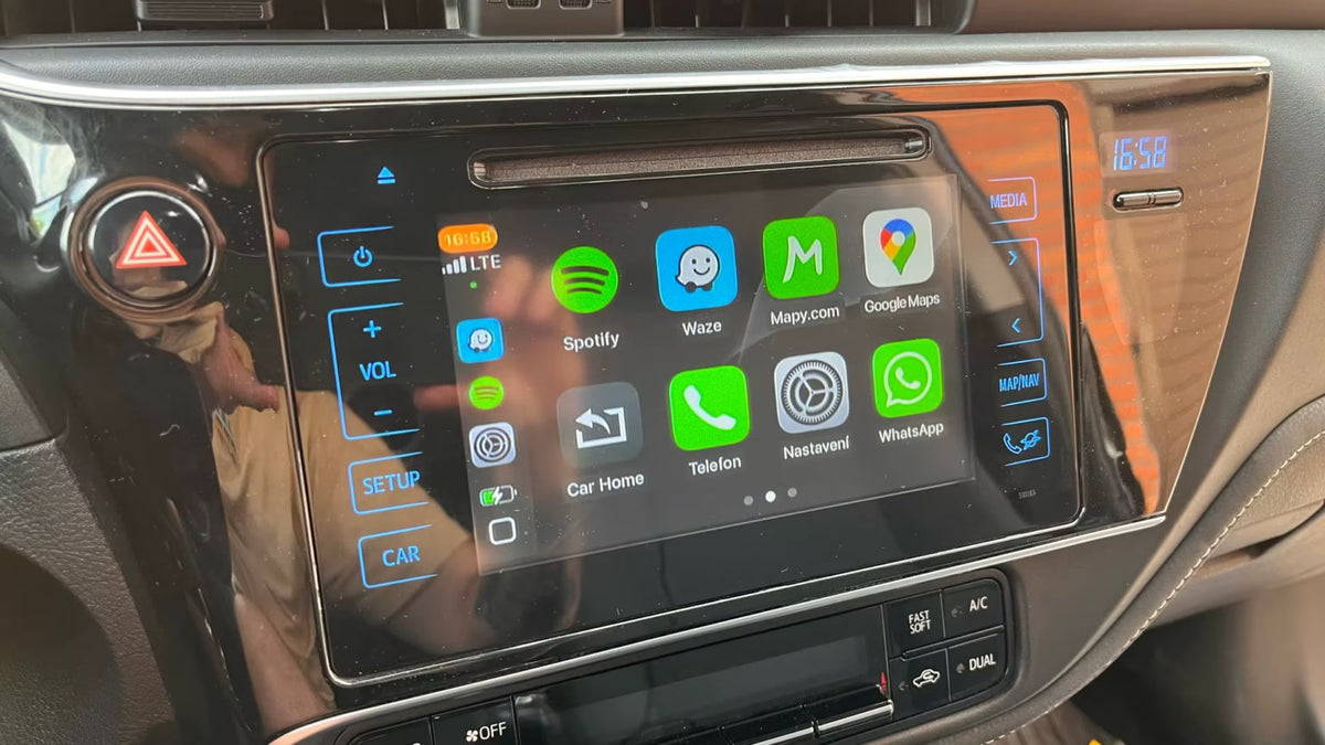 Façade autoradio dédiée à la Toyota Hilux 2015-2023