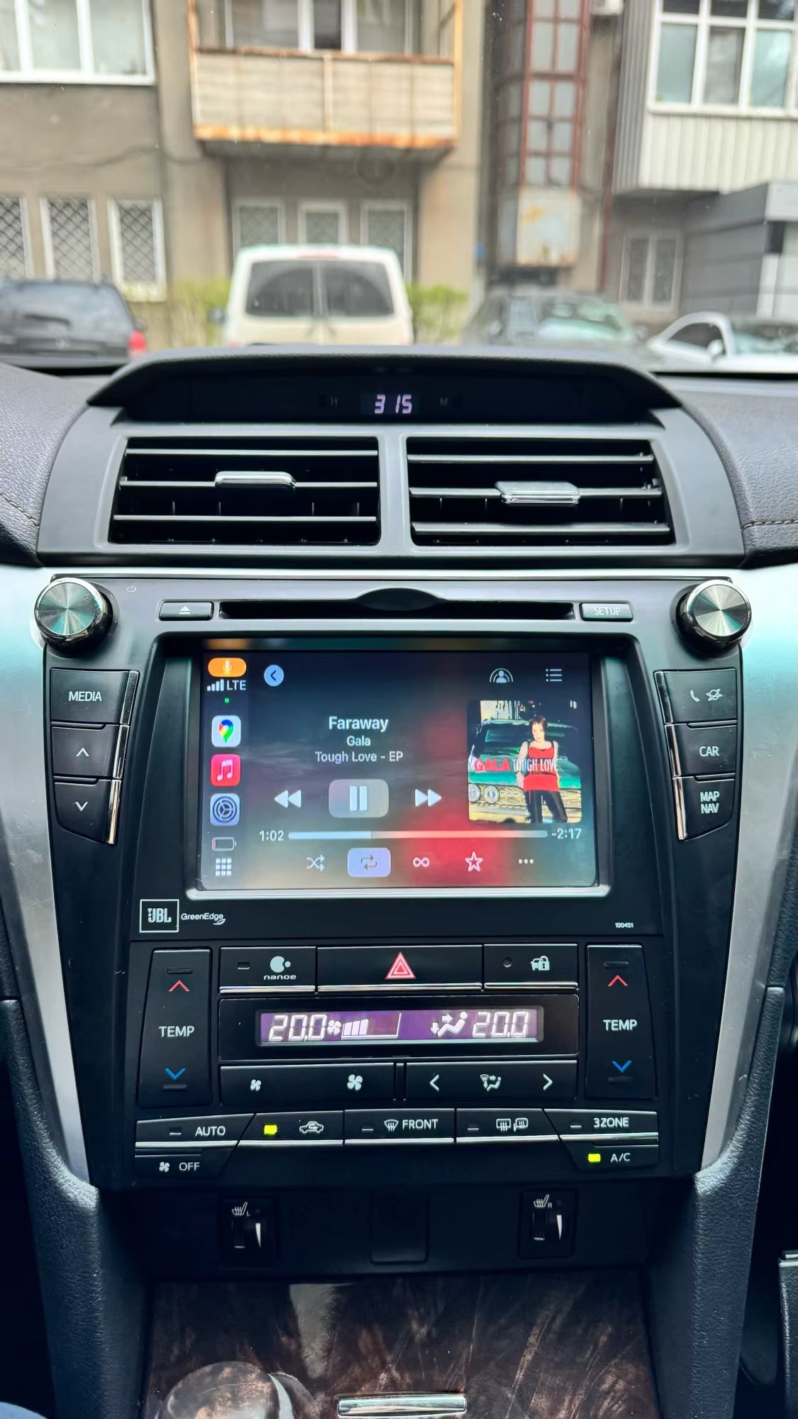 Façade autoradio dédiée à la Toyota Prius 2016-2019
