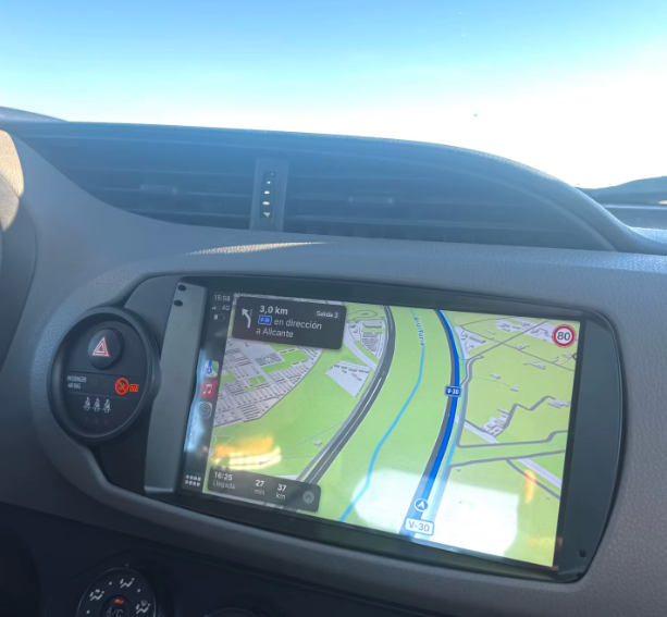Façade autoradio dédiée à la Toyota Yaris 2012-2017