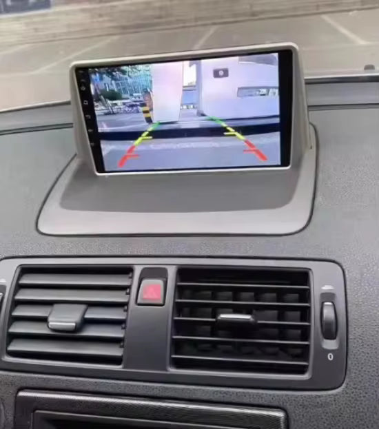 Façade autoradio dédiée à la Volvo C30 2006-2012