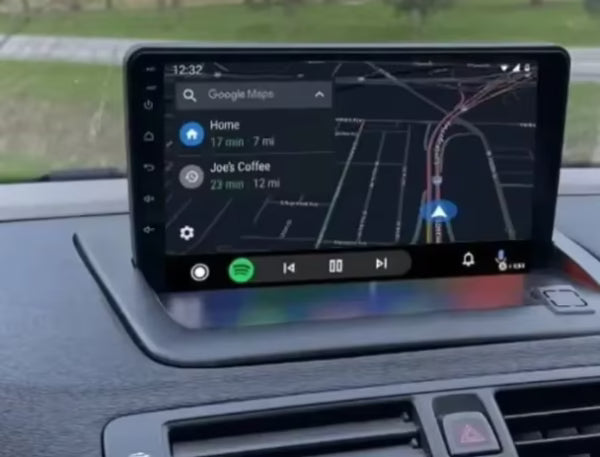 Façade autoradio dédiée à la Volvo V50 2006-2012