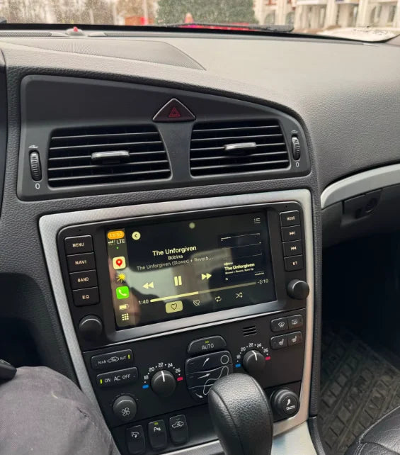 Façade autoradio dédiée à la Volvo V70 2005-2009