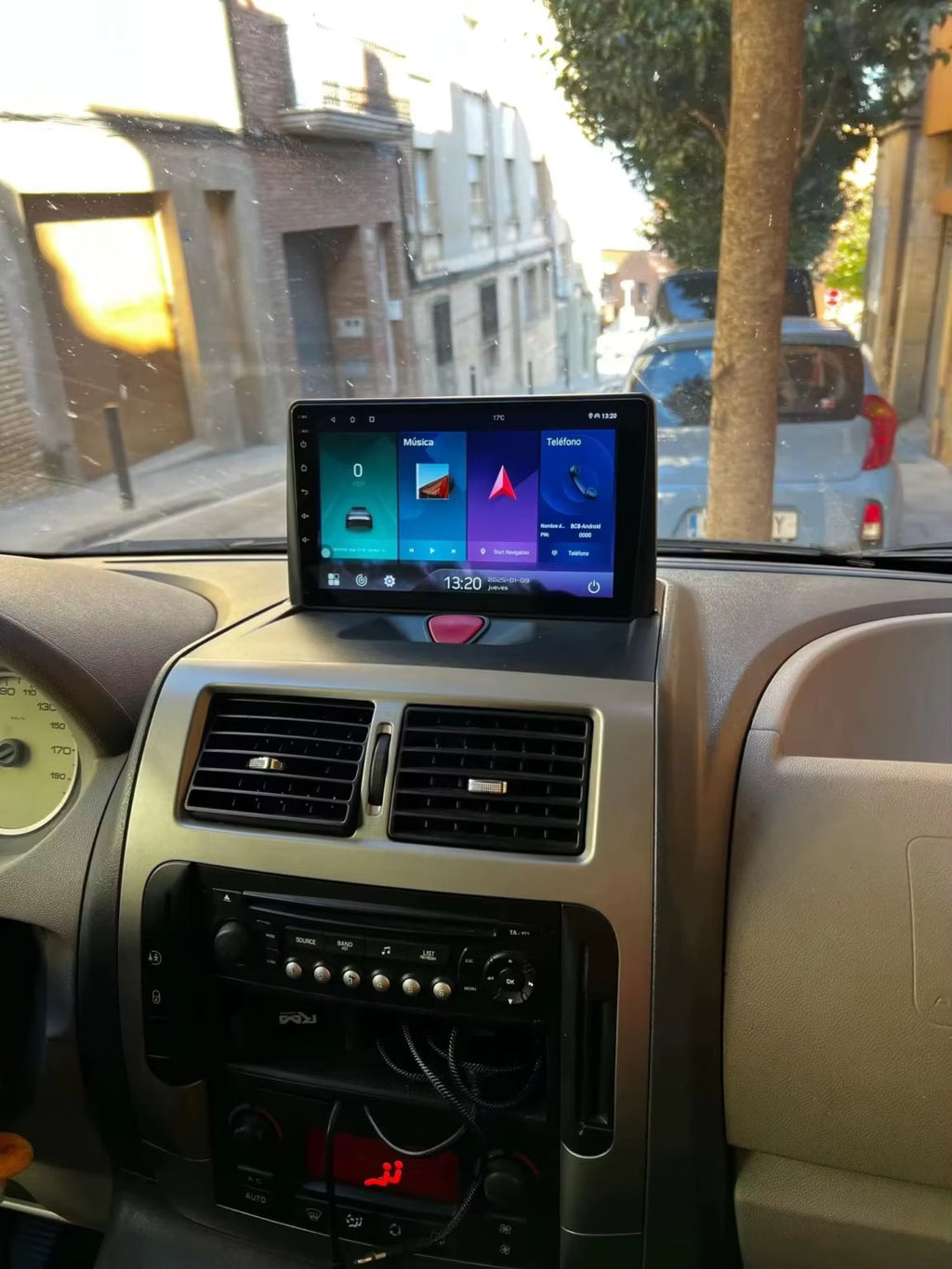 Installation plug and play de l'écran CarPlay sur Citroën Jumpy 2