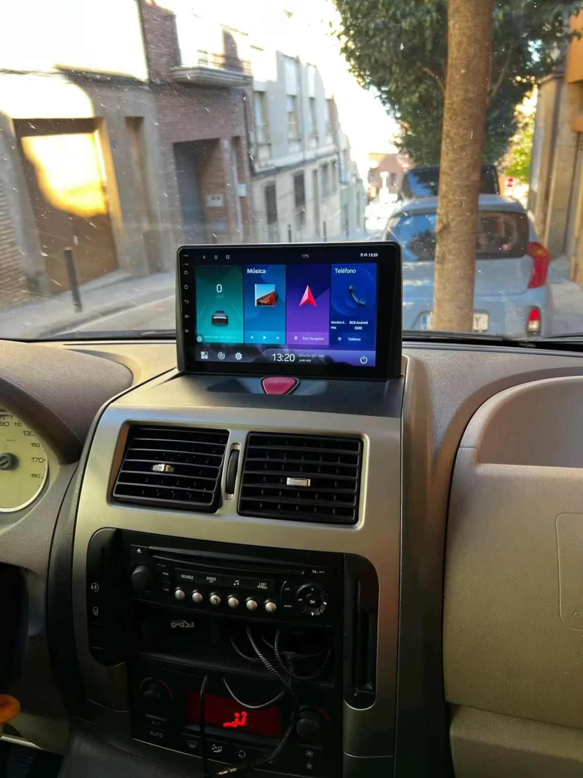 Installation plug and play de l'écran CarPlay sur Citroën Jumpy 2