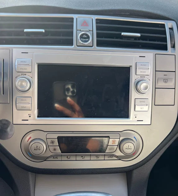 Installation plug and play de l'écran CarPlay sur Ford Kuga