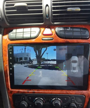 Installation plug and play de l'écran CarPlay sur Mercedes Classe C / CLK
