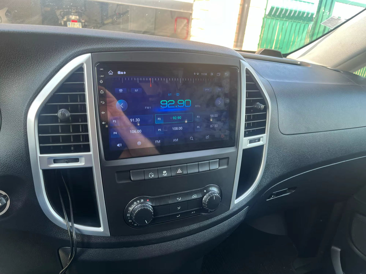 Installation plug and play de l'écran CarPlay sur Mercedes Vito W447