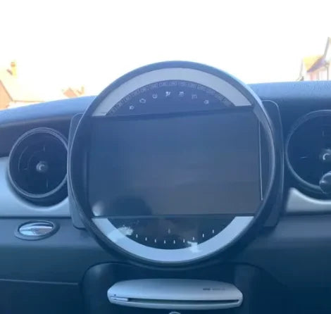 Installation plug and play de l'écran CarPlay sur Mini Cooper