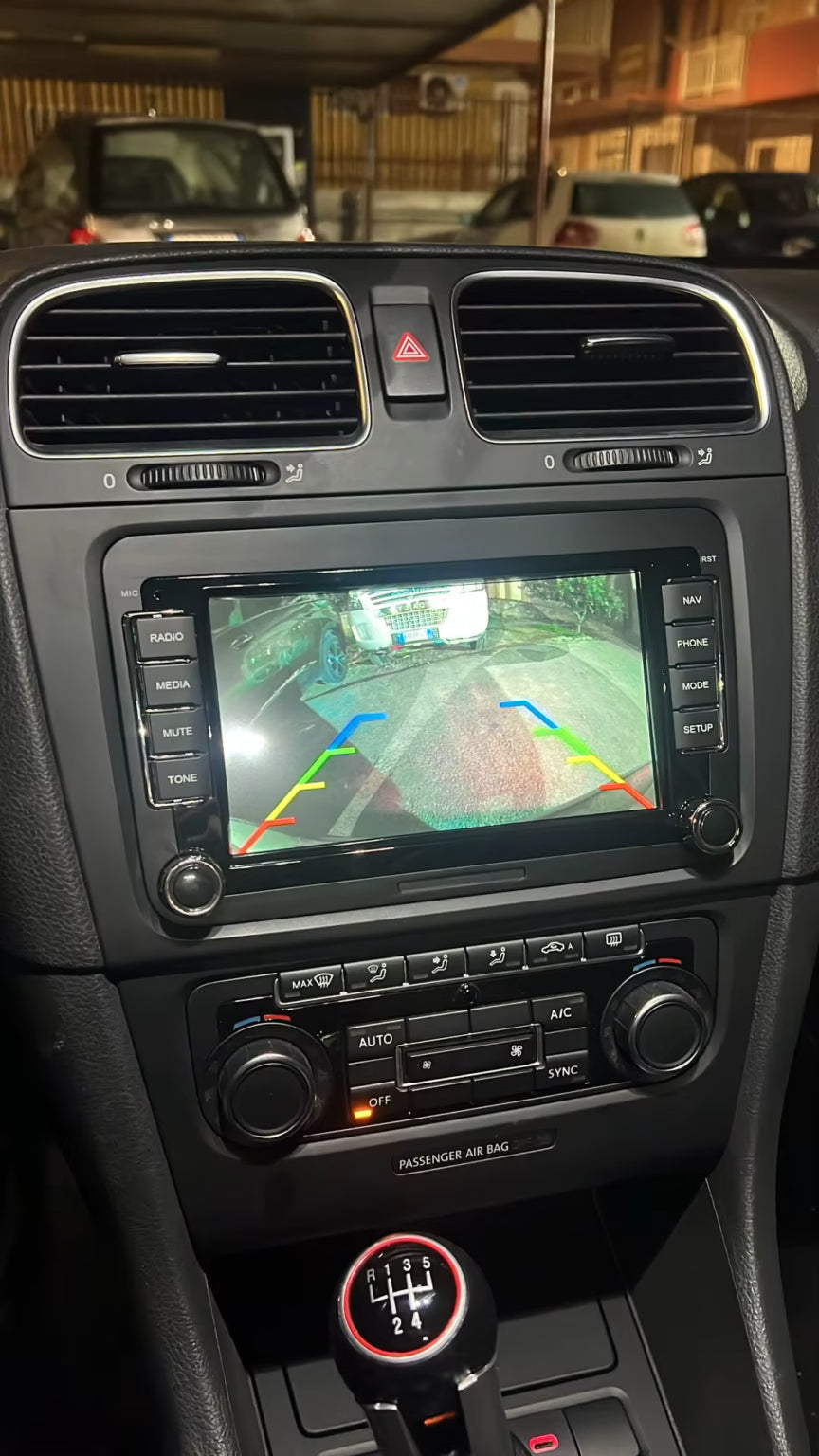 Installation plug and play de l'écran CarPlay sur Skoda Fabia
