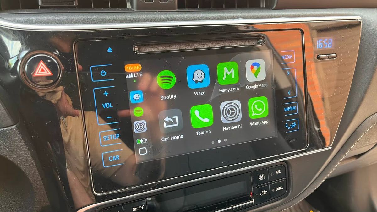Installation plug and play de l'écran CarPlay sur Toyota Prius