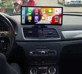 Navigation GPS sur l'écran tactile CarPlay de la Audi Q3