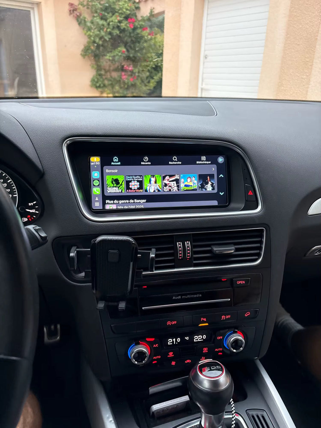 Navigation GPS sur l'écran tactile CarPlay de la Audi Q5