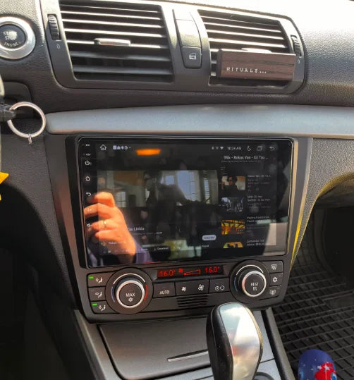 Navigation GPS sur l'écran tactile CarPlay de la BMW Série 1