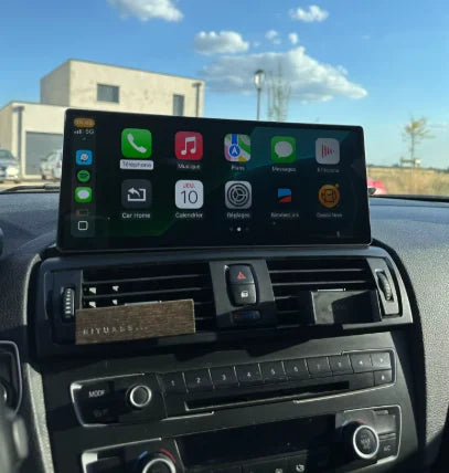 Navigation GPS sur l'écran tactile CarPlay de la BMW Série 2 F23 Cabriolet