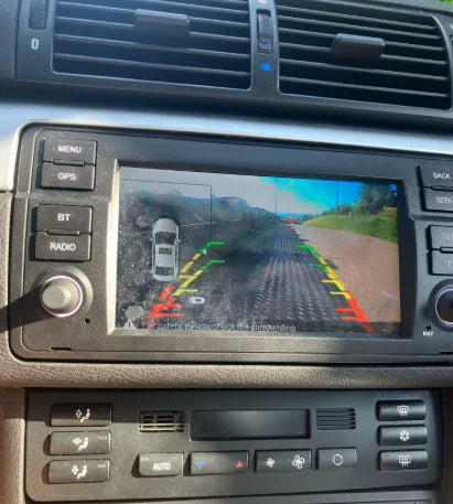 Navigation GPS sur l'écran tactile CarPlay de la BMW Série 3 E46