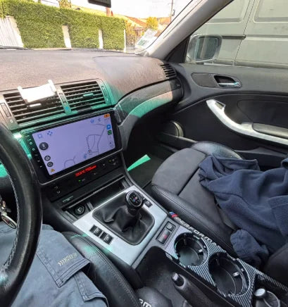 Navigation GPS sur l'écran tactile CarPlay de la BMW Série 3 E46