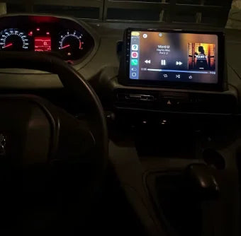 Navigation GPS sur l'écran tactile CarPlay de la Citroën Berlingo
