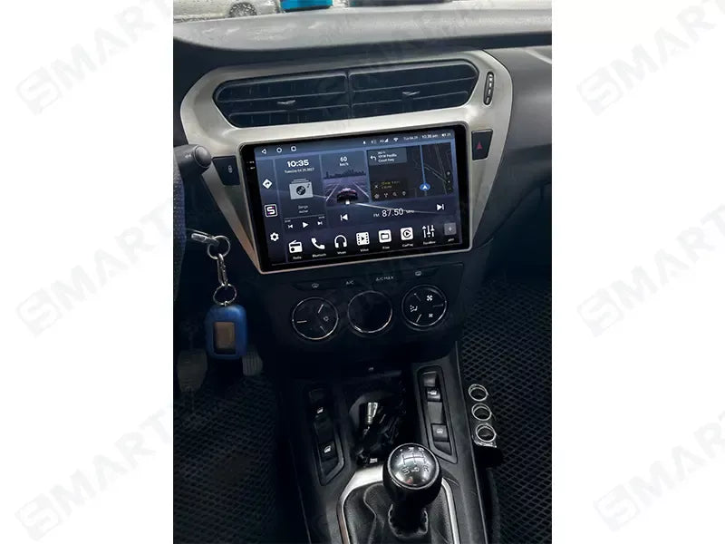 Navigation GPS sur l'écran tactile CarPlay de la Citroën C-Elysée