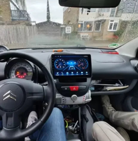 Navigation GPS sur l'écran tactile CarPlay de la Citroën C1