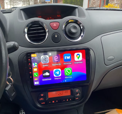 Navigation GPS sur l'écran tactile CarPlay de la Citroën C3