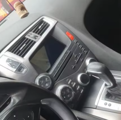 Navigation GPS sur l'écran tactile CarPlay de la Citroën DS5