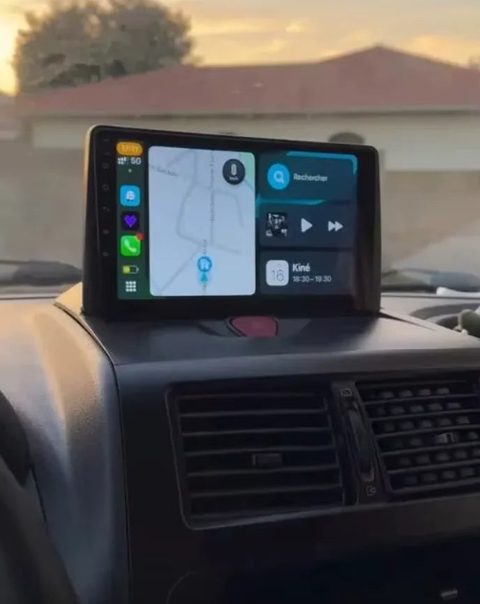 Navigation GPS sur l'écran tactile CarPlay de la Citroën Jumpy 2