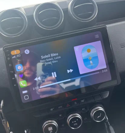 Navigation GPS sur l'écran tactile CarPlay de la Dacia Duster