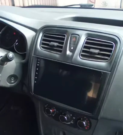 Navigation GPS sur l'écran tactile CarPlay de la Dacia Logan 2