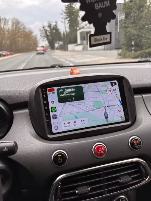 Navigation GPS sur l'écran tactile CarPlay de la Fiat 500X