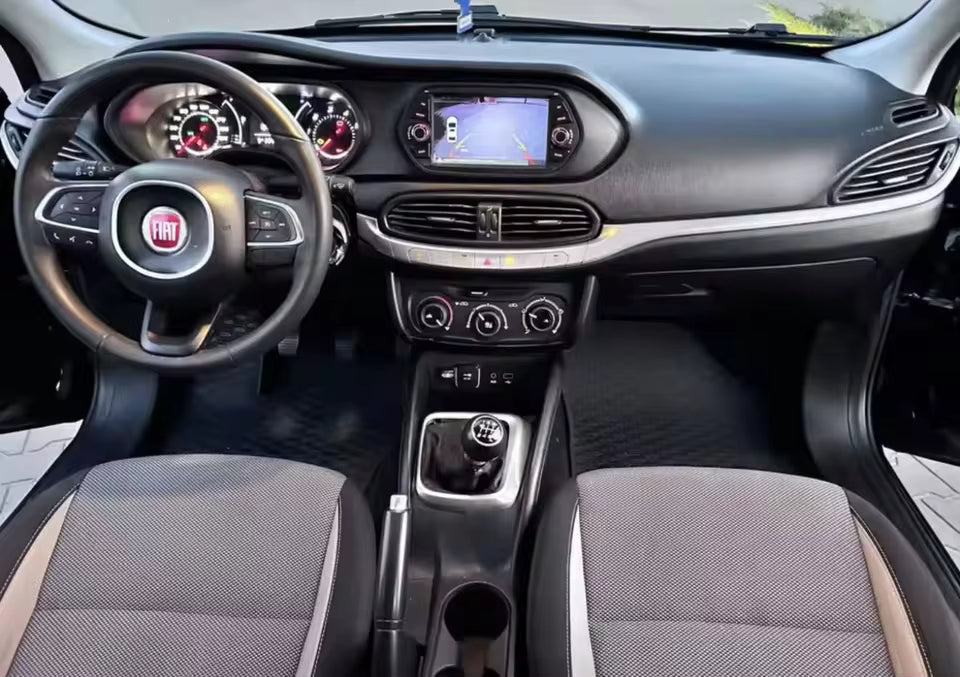 Navigation GPS sur l'écran tactile CarPlay de la Fiat Tipo