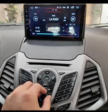 Navigation GPS sur l'écran tactile CarPlay de la Ford Ecosport